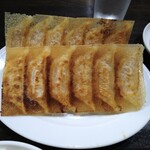 野方餃子 本店 - 見事な羽根付き餃子。