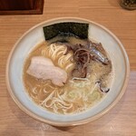 豚蔵 - ラーメン。一番シンプルな物にした。