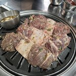 延南ソ食堂 - 骨付きカルビ