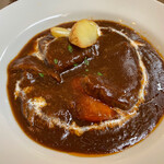 ピークス カフェ - ビーフシチュー単品¥1,050
                                サラダとライス付きで＋¥100✨