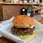 ピークス カフェ - ピークスバーガー単品¥810
      ポテトorサラダ付きで＋¥100