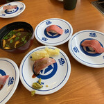 無添くら寿司 - 皆で食べます