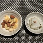 壽喜屋 川又 - ミックスナッツと漬物