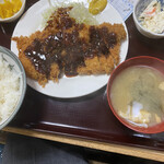 Toriichi - 味噌カツ定食全景