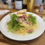 Cafe bal egro - ルッコラ・サラダリーフ・イライアンパセリ・軽井沢フランク・ベーコン・エリンギのたっぷり野菜のリングイネ