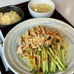 京華茶楼 - よだれ鶏の冷麺850円