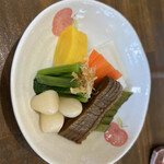 別館山田 - 今や裏メニューとなった『おしんこ』　以前は壁に『本日の料理』が貼ってあり､7〜8種類のサイドメニューがありました。お刺身や天ぷらも絶品でした