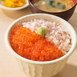 Crab and salmon roe rice bowl