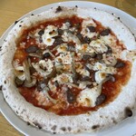 リストランテ ファミリア - 馬肉ソーセージ入りのピザ