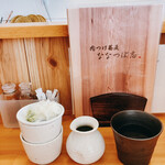 ななつぼ志 - お猪口が２個あるのは、下の方にはうずらが入っているからです。