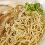 煮干ソバと米 今日の1番 - ぱっつんの細麺