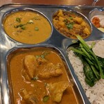 ミニ ネパール レストラン&バー アリサ - チキンカレー、ダルカレー、キーマカレー