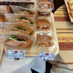 ベーカリー Roti - チキン南蛮ほか