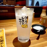 串鳥 - 濃いめのレモンサワー 245円