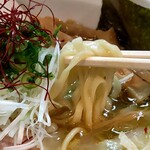 美志満 - やや平たい麺で食感よし