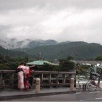 峯嵐堂 渡月橋本店 - お店　手前の橋と、人力車。