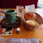 コメダ珈琲店 - 料理写真:アメリカン(ローブパン、手作りたまごペースト、バター)