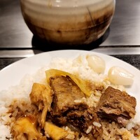 紅花別館 - ルーはたっぷりライス2杯分はあるのも好感です