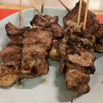 豚足のかどや - ハラミ 600円　ココロ 600円