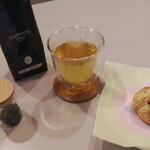 TEA TO GO Nihiki - 緑の庭の緑茶＆スコーン