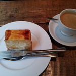メゾン・モンマルトル - ブレンドコーヒーとケーキ