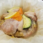 キッチン ブルー グローブ - 回りの紙を折って食べやすくします