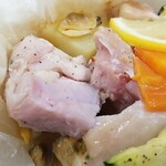 キッチン ブルー グローブ - 鶏肉のアップ