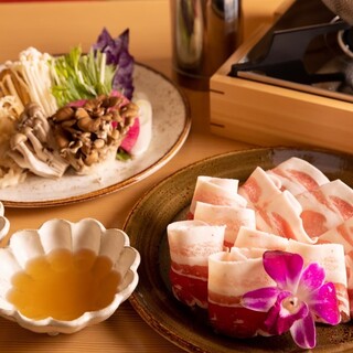 阿古猪肉火锅和冲绳料理適合慶祝週年紀念和招待客人。