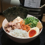 神楽 海老で鯛を釣る麺堂 - 