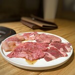 福岡焼肉kintan - ◆牛タン＆A5ランク仙台牛・・思ったよりボリュームがありますね。(≧◇≦)