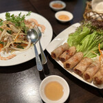 ベトナムちゃん - パパイヤのサラダ980円　ベトナム揚げ春巻き980円