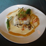 洋食屋ZEN - ①千葉産黒舌平目の活帆立ファルス白ワイン蒸し　各種野菜添え