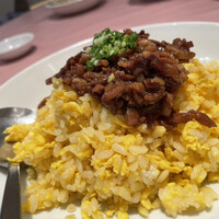 シェフス - 肉のせチャーハン