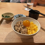 とりアロマ - 2杯目はそぼろ丼で