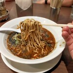 麺屋 空海 - 黒胡麻担々麺リフトアップ