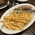 カフェ アンド カンティーヌ ノートル - 自家製ソーセージとポテトフライ