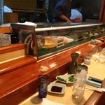 Tatsumi Sushi - カウンター席。