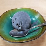 Tonkatsu Tokoton - デザート（黒胡麻アイス）