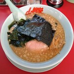 ラーメン山岡家 - プレミアム醤油とんこつラーメン（910円）