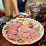 和牛焼肉 モウモウ - まるでロースのような上ハラミととろけるタン♪