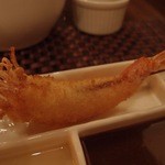 ワインと串揚げ こぱん - まずは海老，しっぽ付ぱりぱりです。