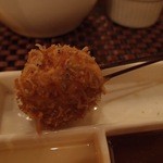 ワインと串揚げ こぱん - さといもの周りにじゃこ