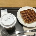 STARBUCKS COFFEE - アメリカンワッフルとドリップコーヒー