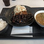 Machikado ya - 味噌カツ定食、とん汁変更