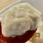 自家製麺 くろ松 - ナチュラルな餡がパンパンに詰まったワンタン