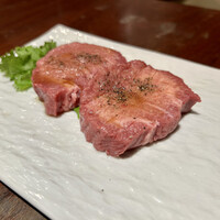 焼肉 いのうえ 吉祥寺店 - 厚切り黒毛和牛タン塩