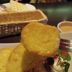 BOND CAFE - 