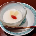 九龍酒樓 - 自家製口どけ杏仁豆腐