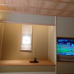 あさば - テレビを　前に二人並びます