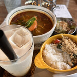 カフェレストラン メコン - 私:トムヤムフォー+ガパオライスセット+チャイタピオカドリンク